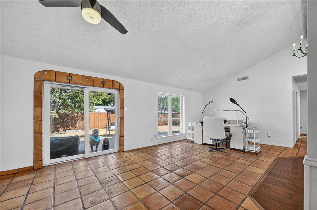 1110 Vegas Drive Property Photo 11