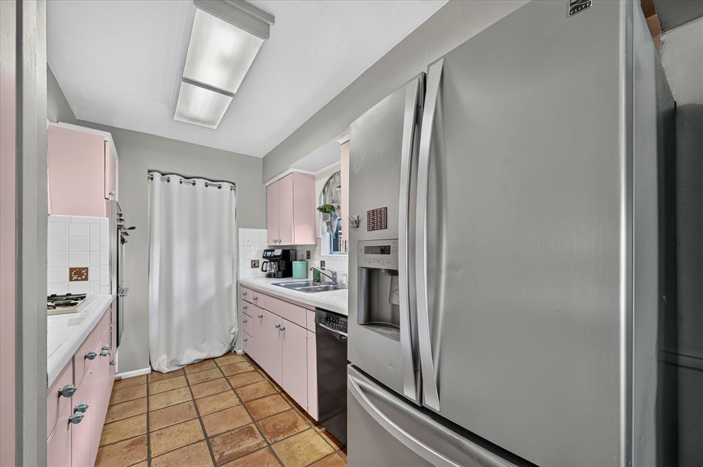 1110 Vegas Drive Property Photo 12