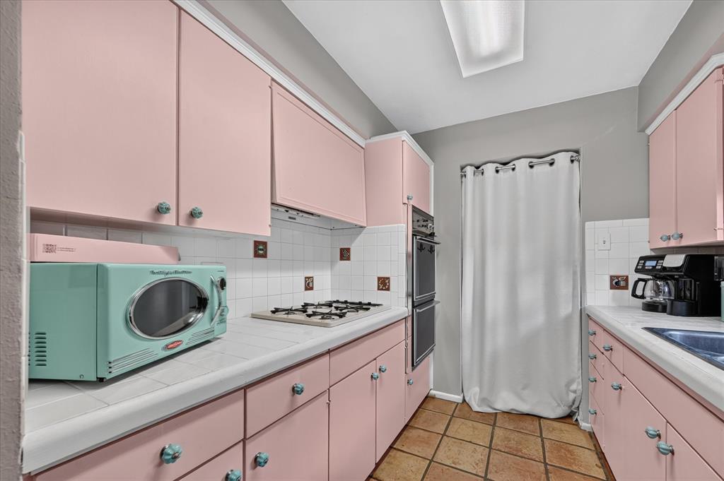 1110 Vegas Drive Property Photo 13