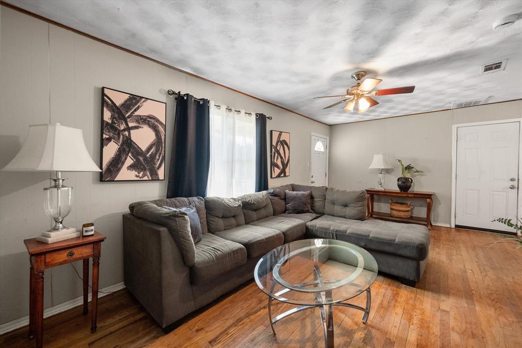 1725 Grace Street Property Photo 4