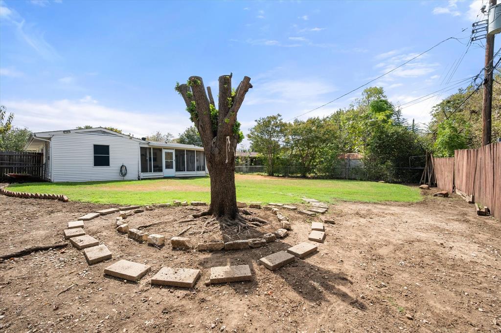 1725 Grace Street Property Photo 22