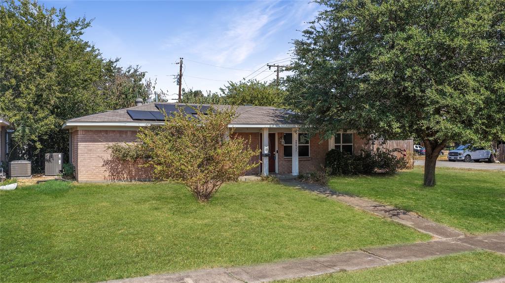 2201 Linwood Lane Property Photo 3