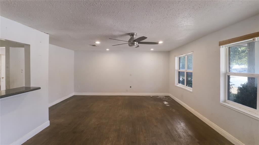 2201 Linwood Lane Property Photo 7