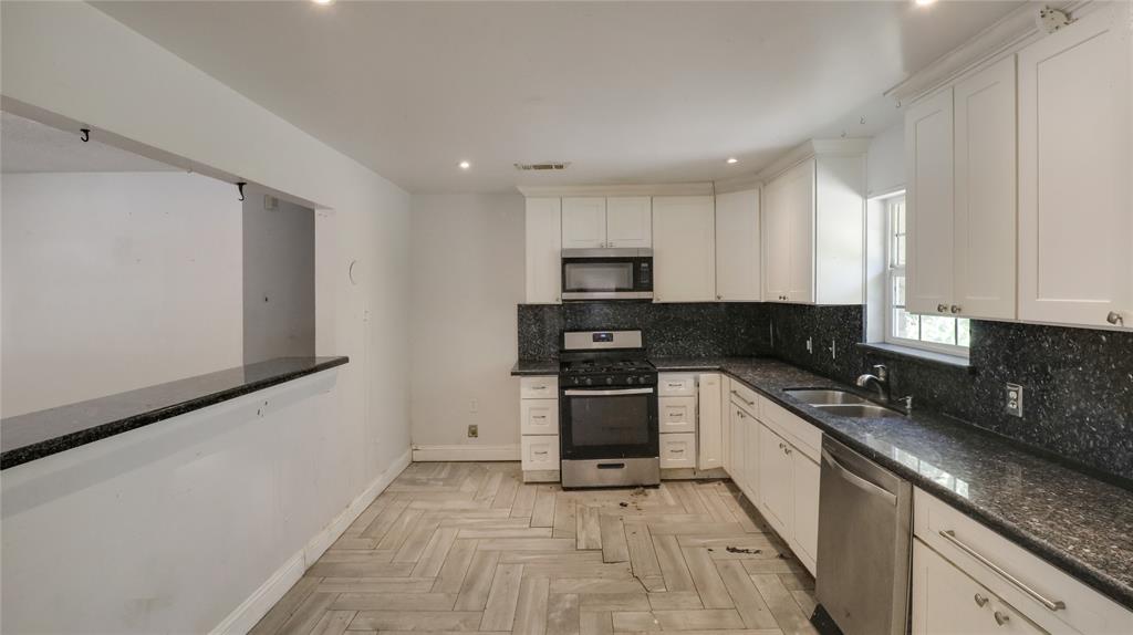 2201 Linwood Lane Property Photo 9