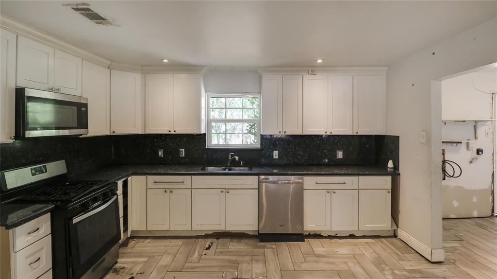 2201 Linwood Lane Property Photo 10