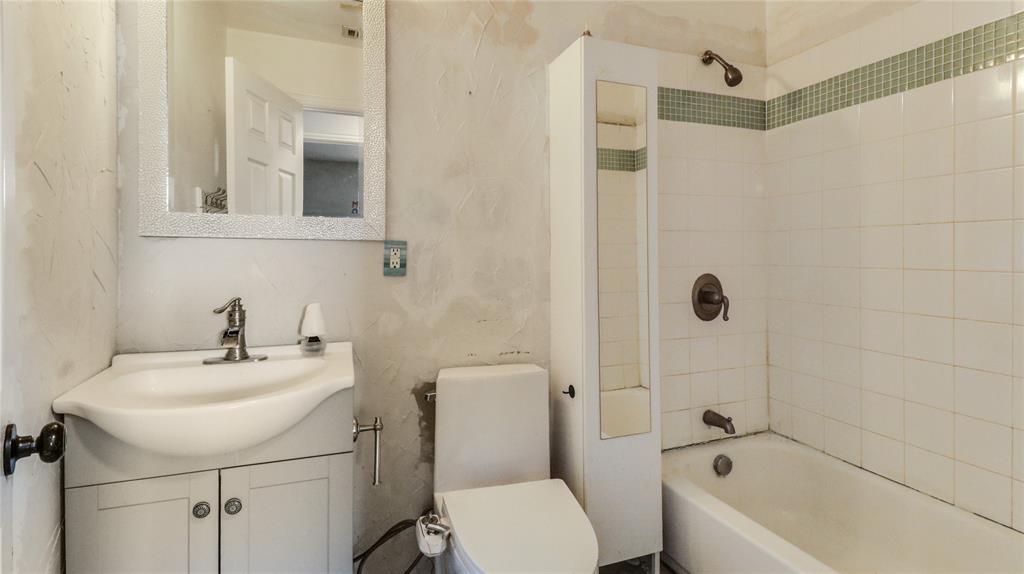 2201 Linwood Lane Property Photo 14