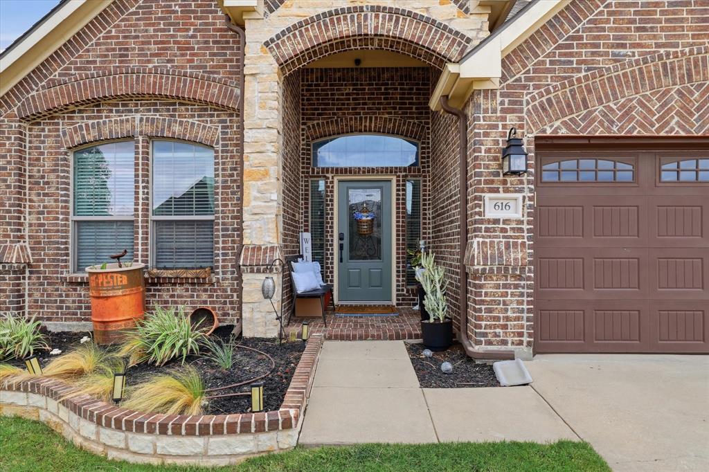 616 Seabourne Drive Property Photo 3