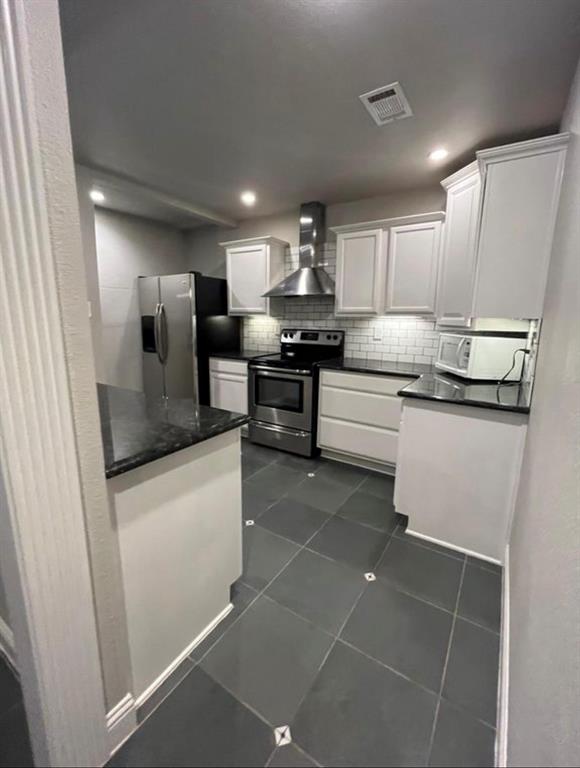 2331 N Davis Drive D Property Photo 2