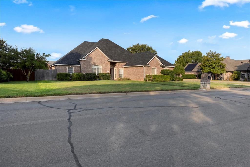 706 Meadowview Property Photo 3