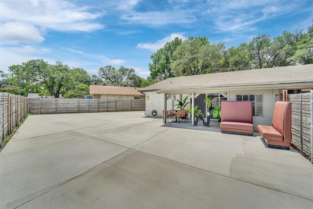3301 Excalibur Circle Property Photo 2