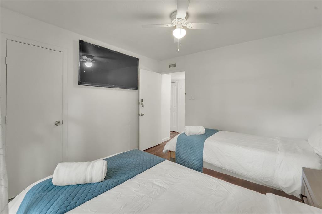 3301 Excalibur Circle Property Photo 9