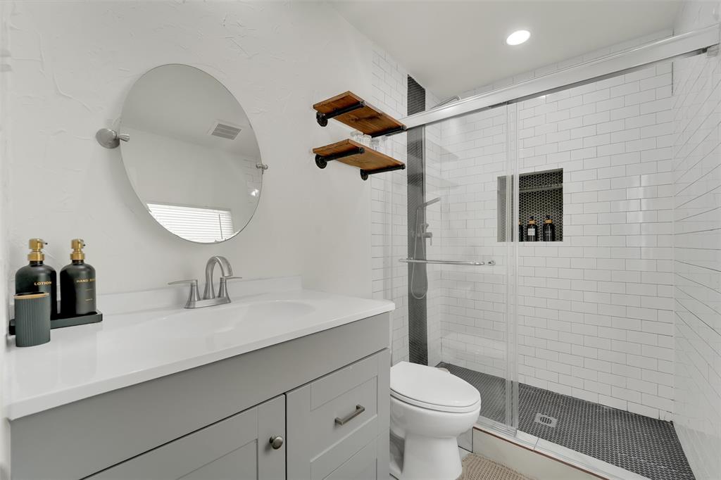 3301 Excalibur Circle Property Photo 11