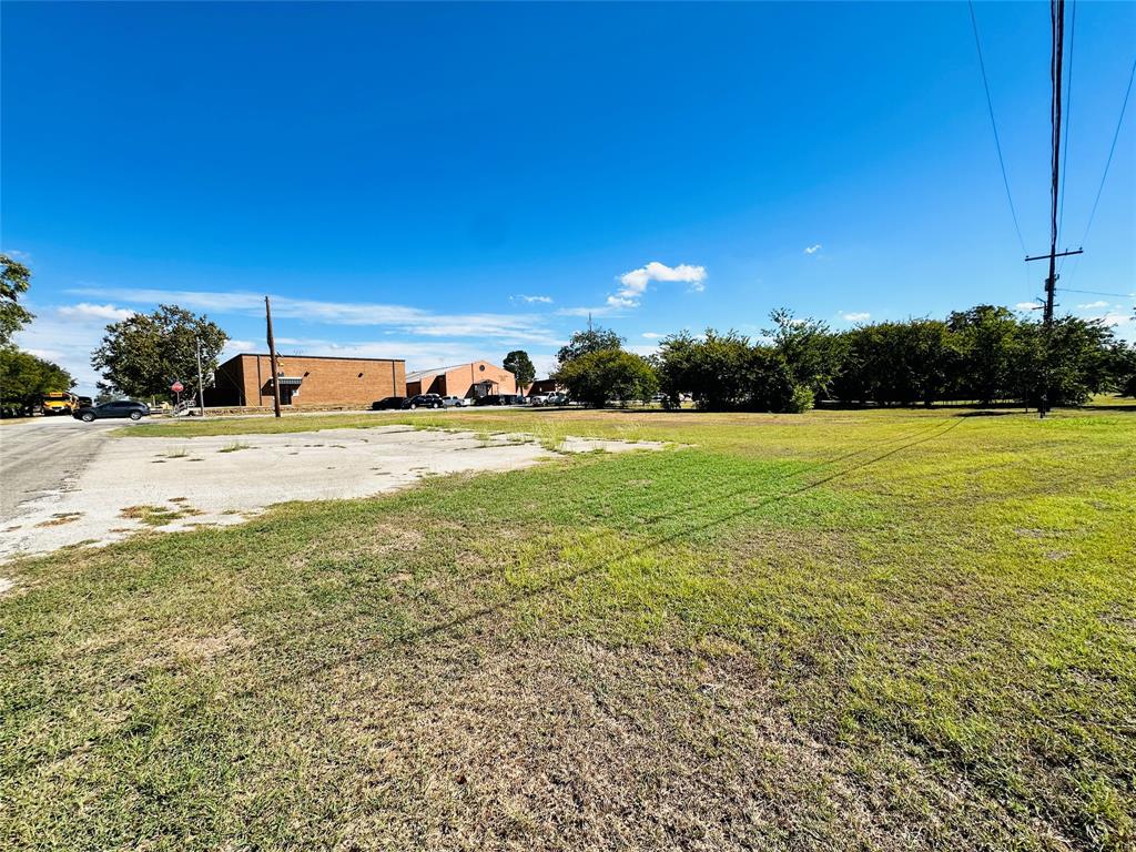 825 N Main Street Property Photo 4