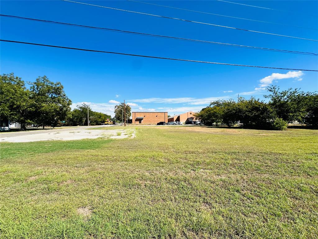825 N Main Street Property Photo 5