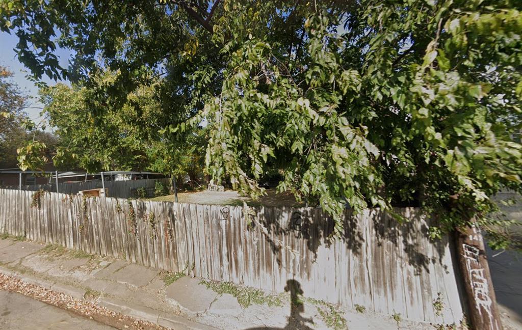 2911 Douglas Avenue Property Photo 4