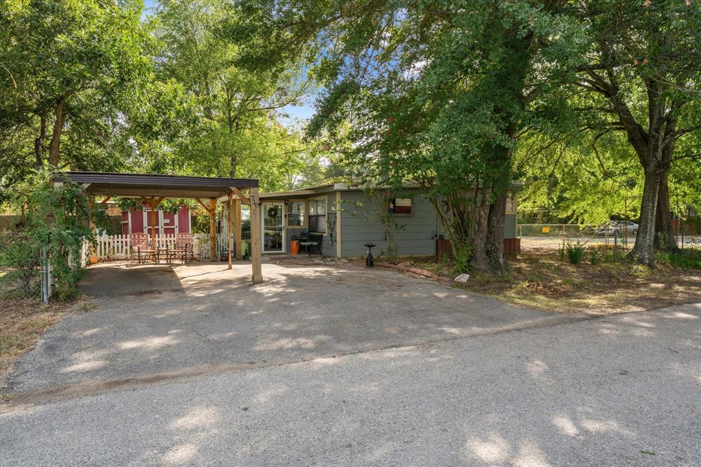 718 Suncrest Drive Property Photo 5