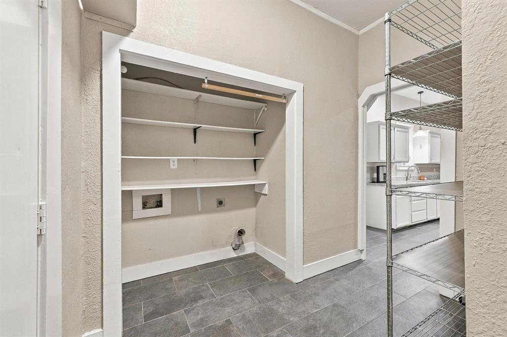 806 W Gandy Street Property Photo 16