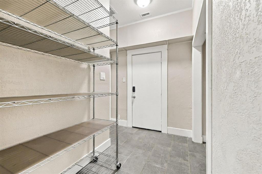 806 W Gandy Street Property Photo 17