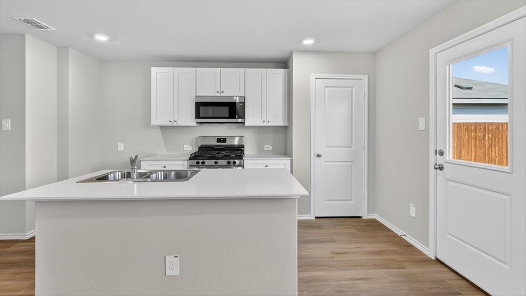107 Mach Way Property Photo 4