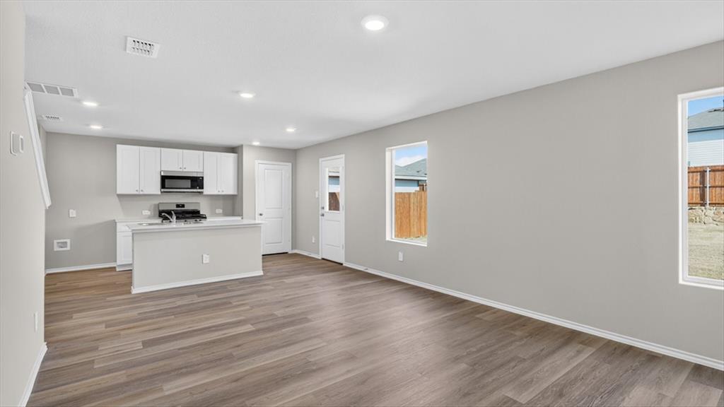 107 Mach Way Property Photo 6