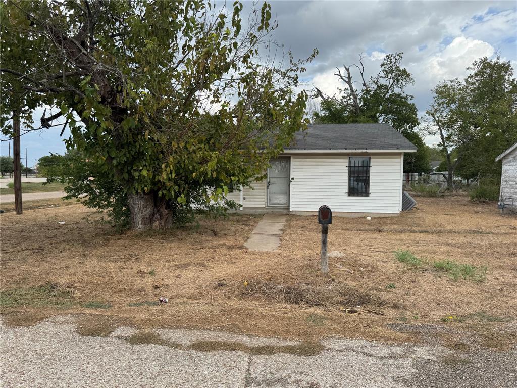 415 E 20th Street Property Photo 1