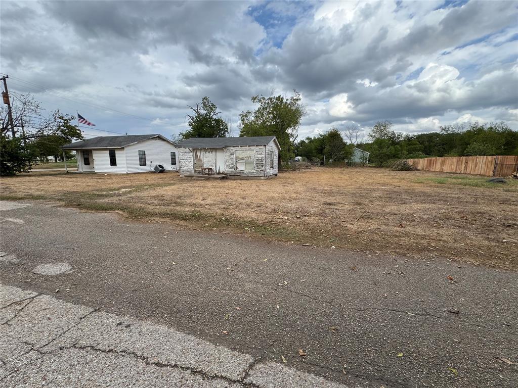 415 E 20th Street Property Photo 4