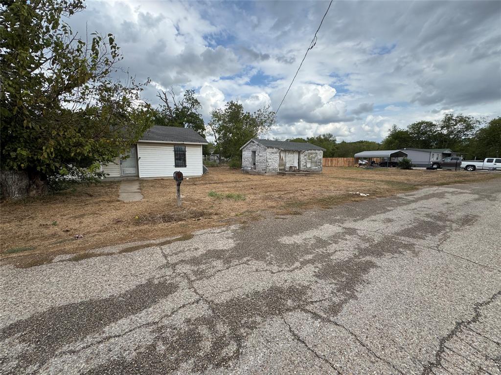 415 E 20th Street Property Photo 5
