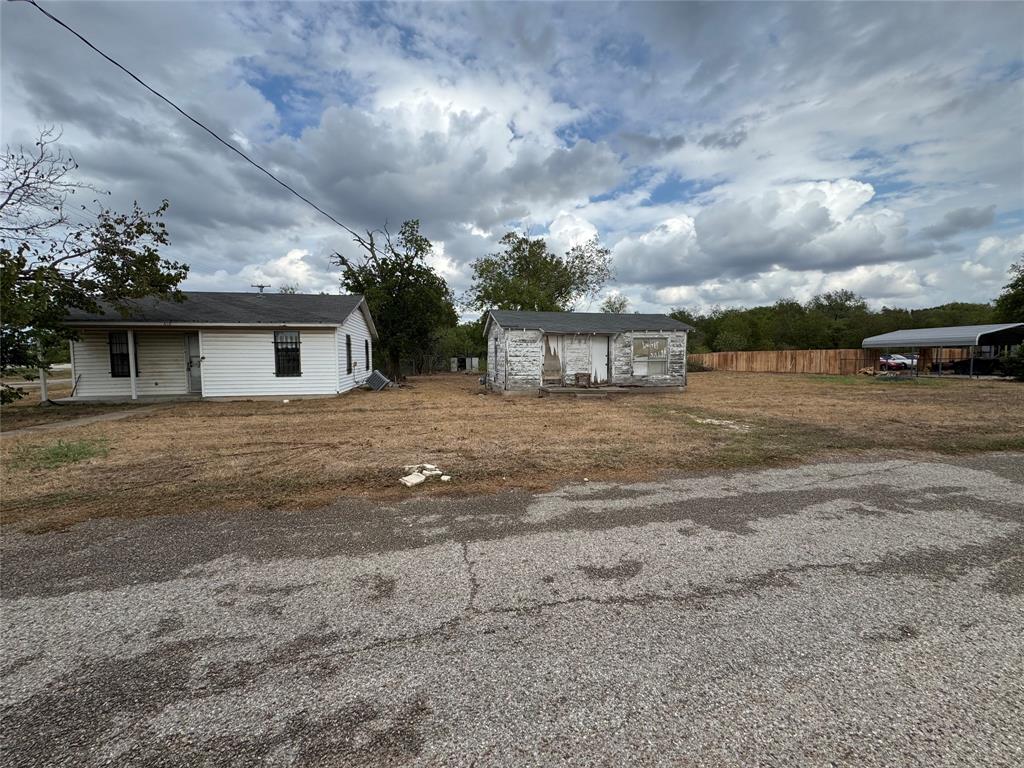 415 E 20th Street Property Photo 6