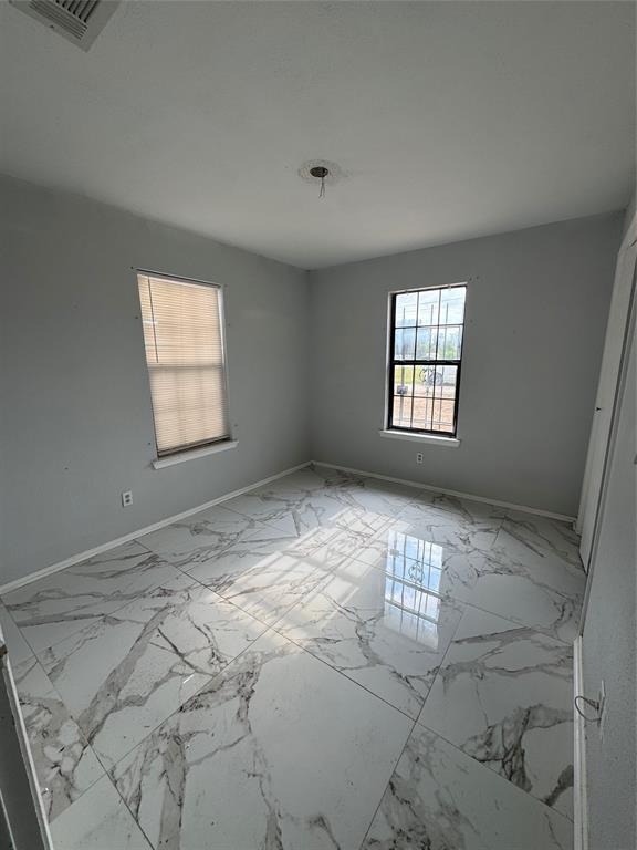 415 E 20th Street Property Photo 12