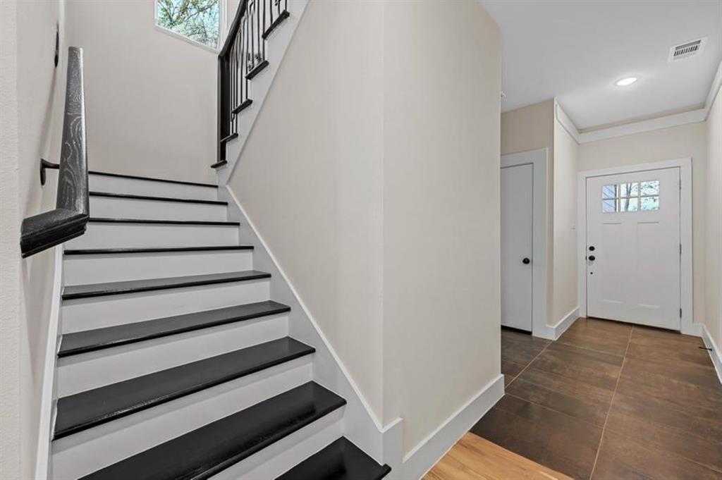 835 Winson Street Property Photo 2