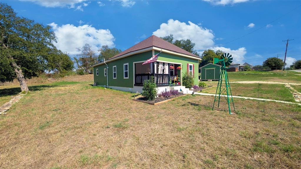 547 E Hill Street Property Photo 3