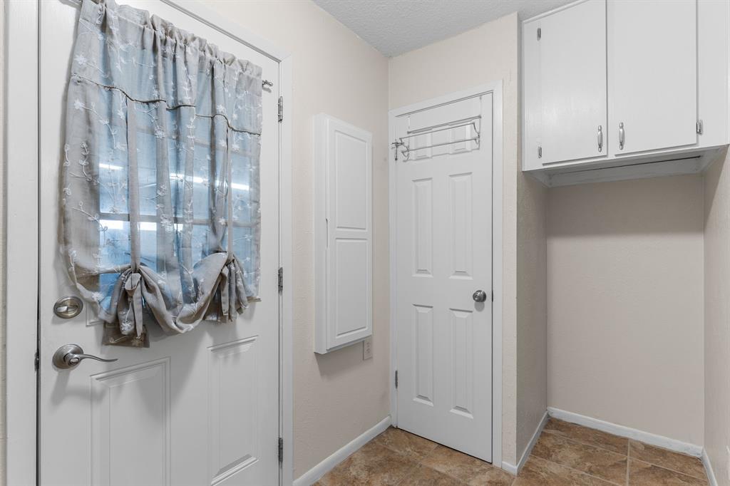 1725 Meadowcliff Drive Property Photo 16