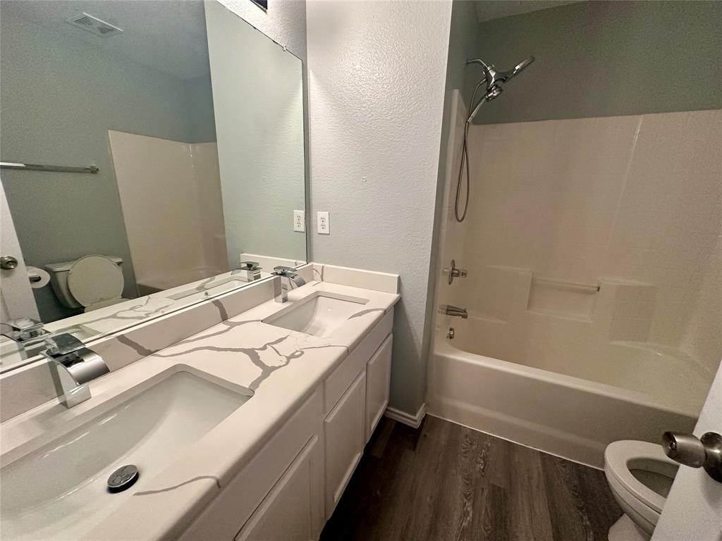 3008 Eastwood Drive Property Photo 9