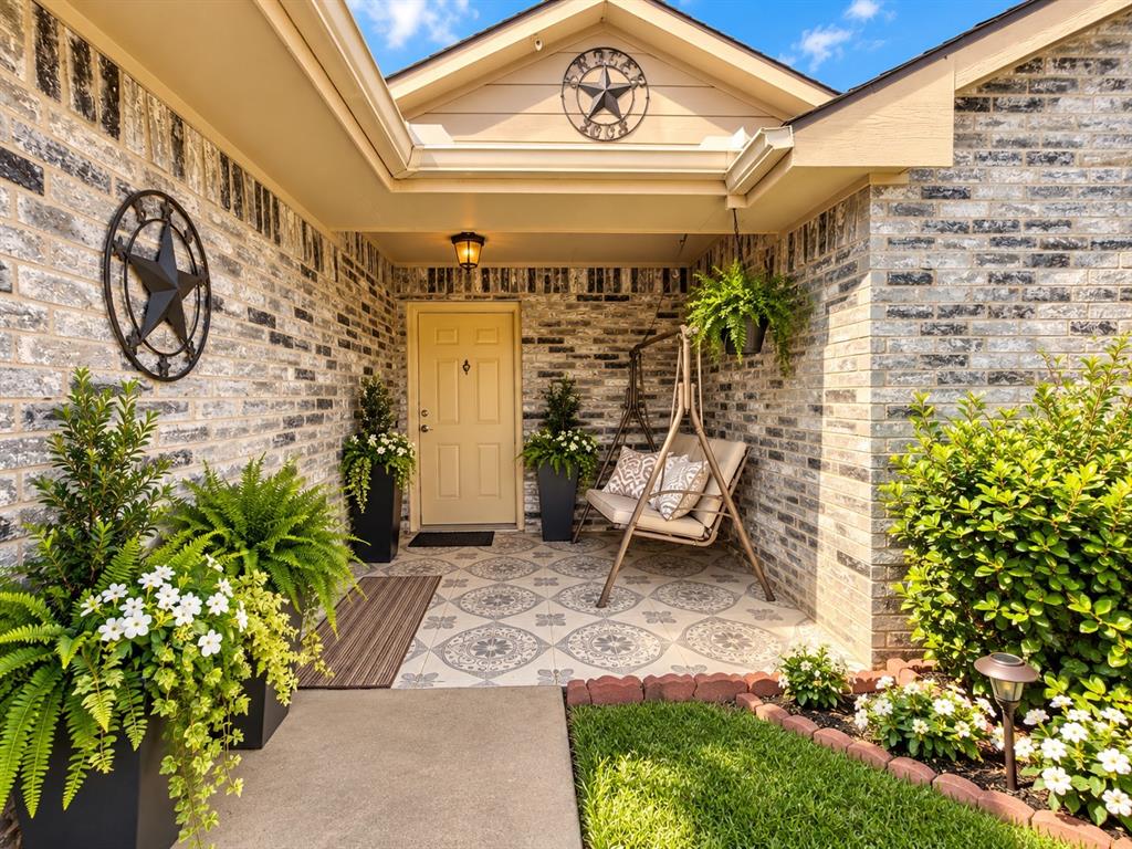 1605 Canary Island Court Property Photo 2