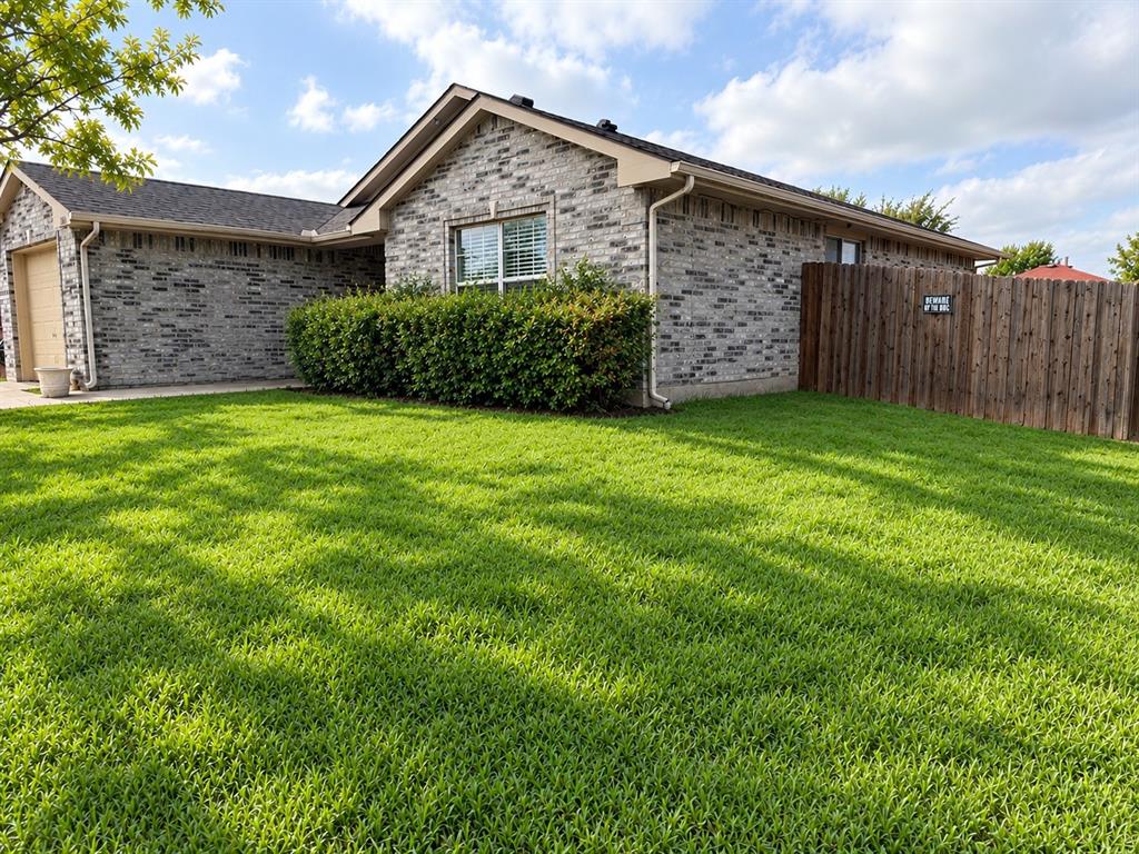 1605 Canary Island Court Property Photo 3