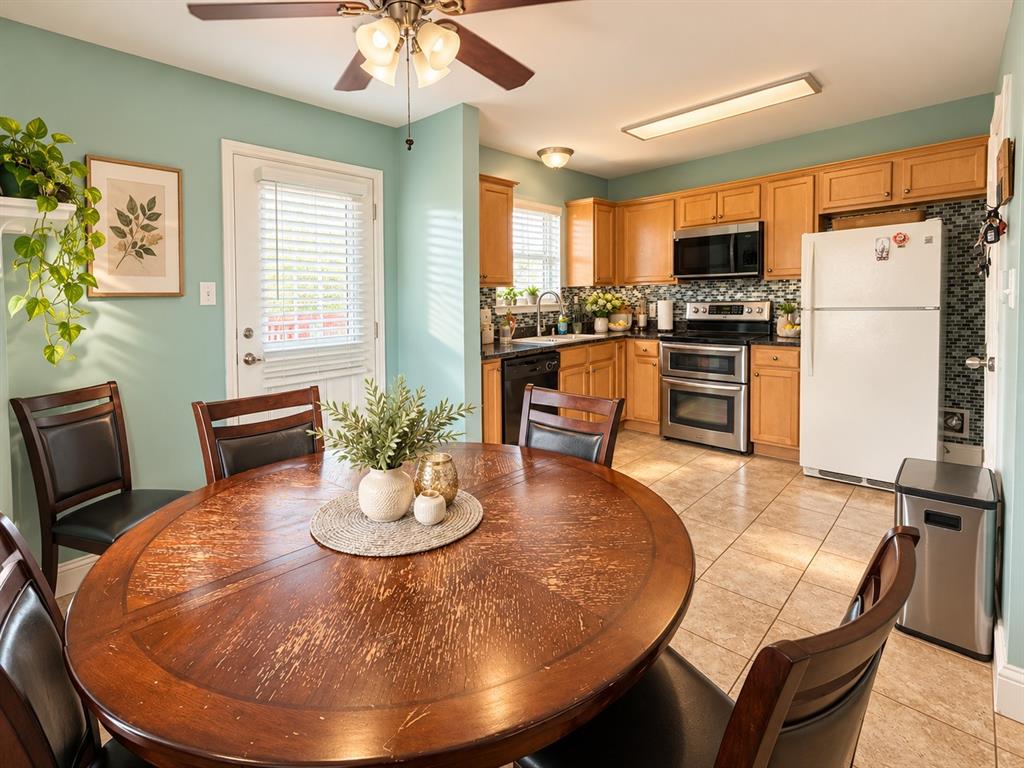 1605 Canary Island Court Property Photo 7