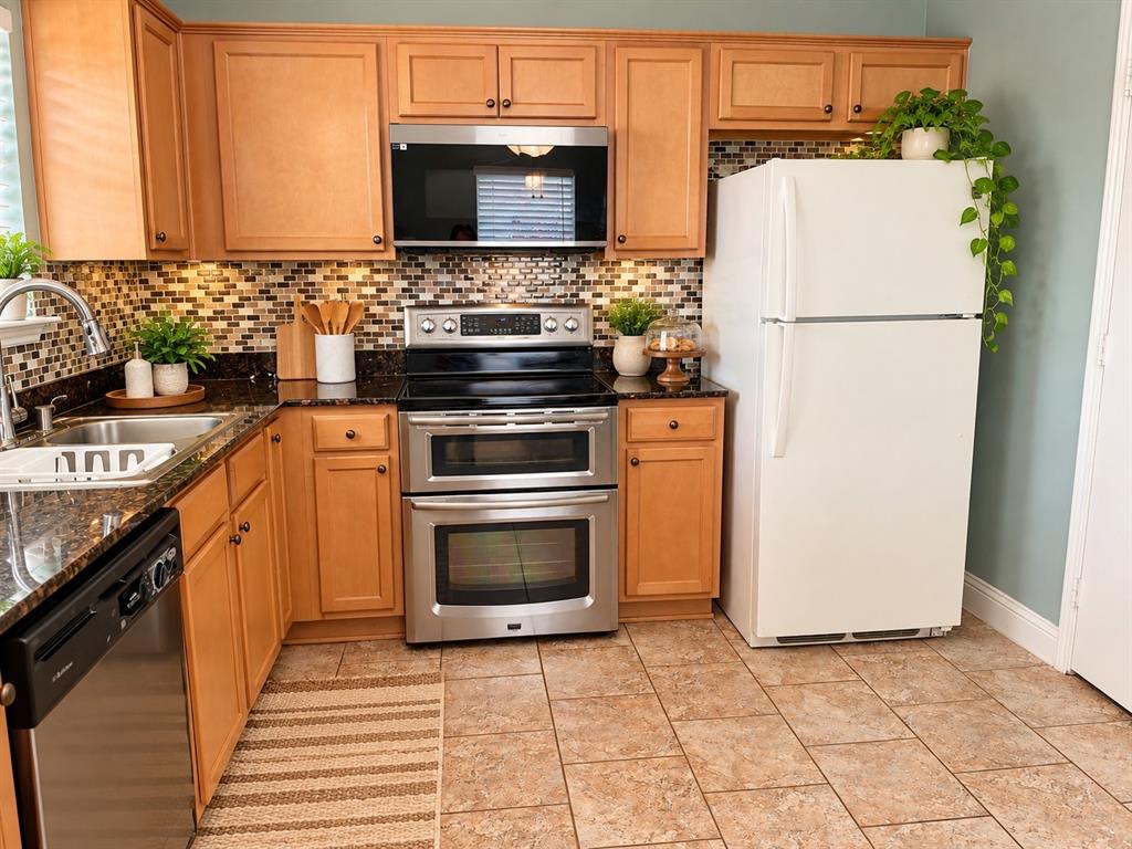 1605 Canary Island Court Property Photo 9