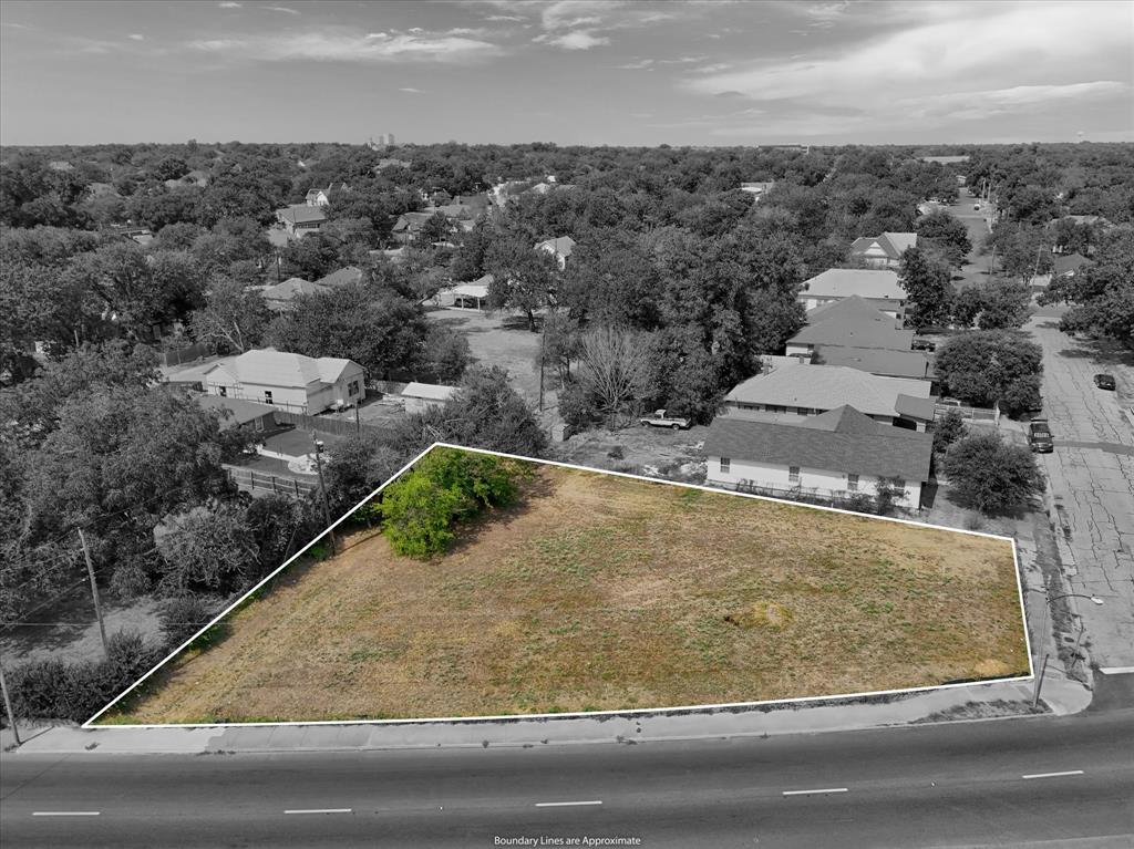 1401 W Waco Drive Property Photo 1