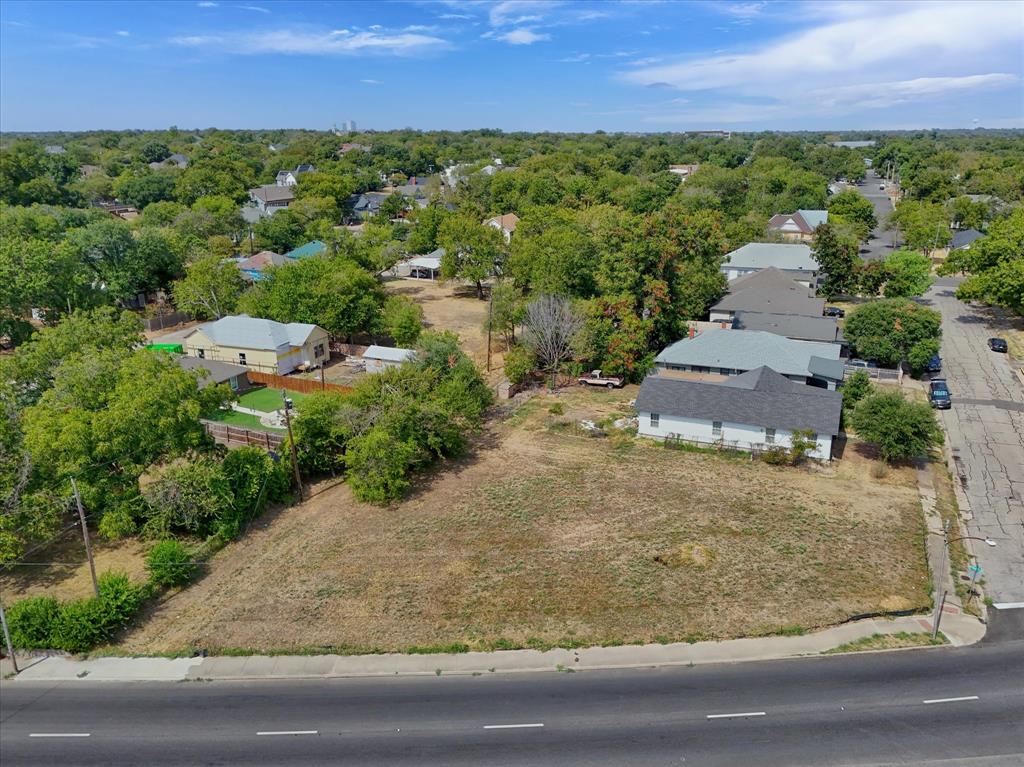 1401 W Waco Drive Property Photo 2