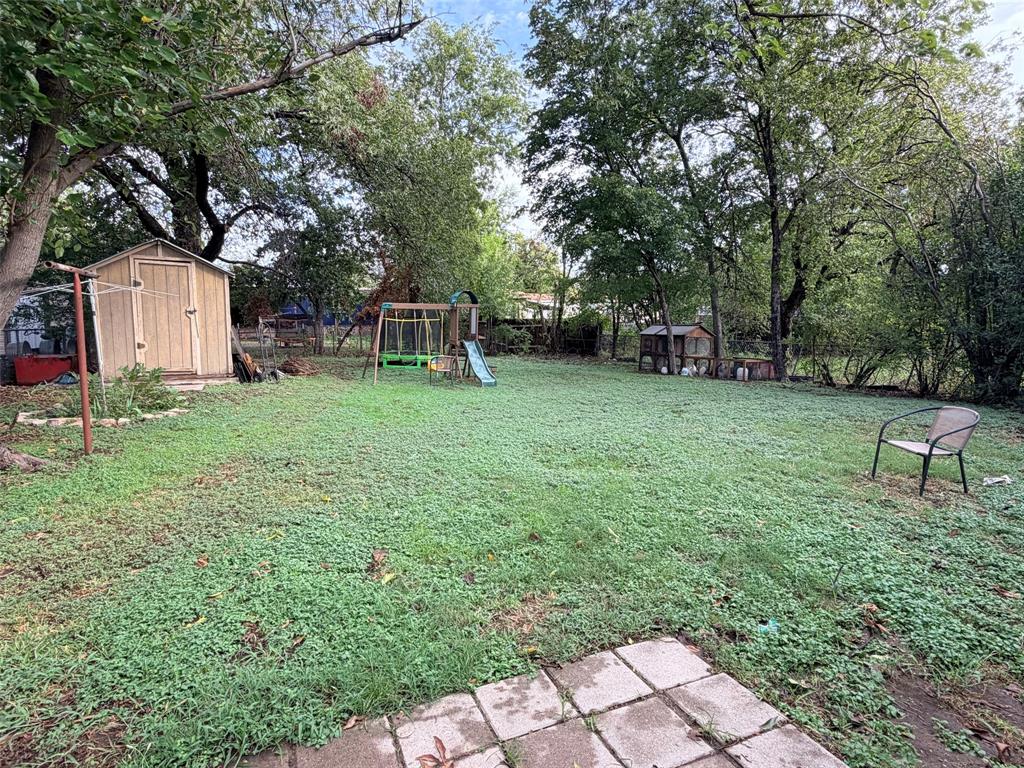 503 E Grand Avenue Property Photo 17