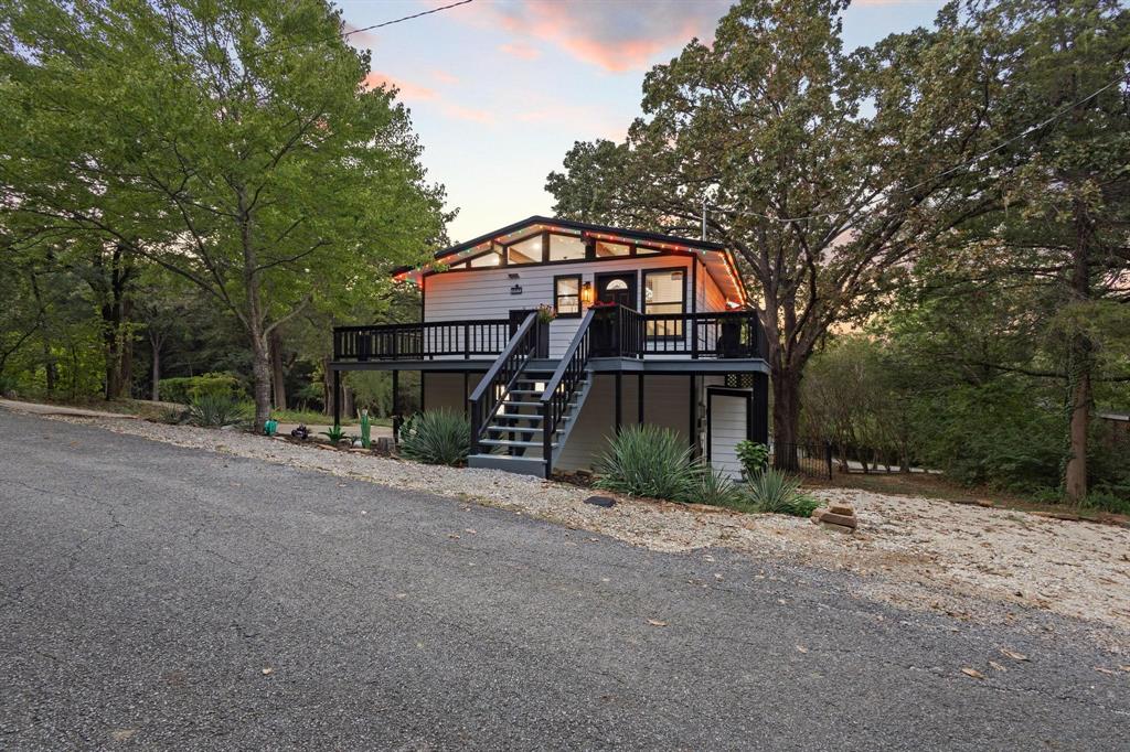 207 Wales Drive Property Photo 1