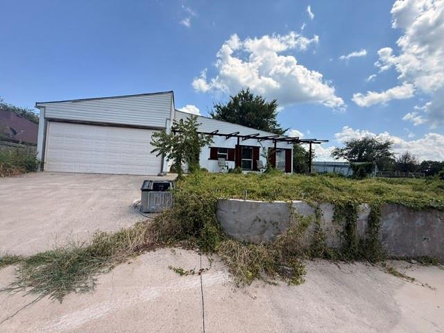 701 Shoreline Drive Property Photo 1