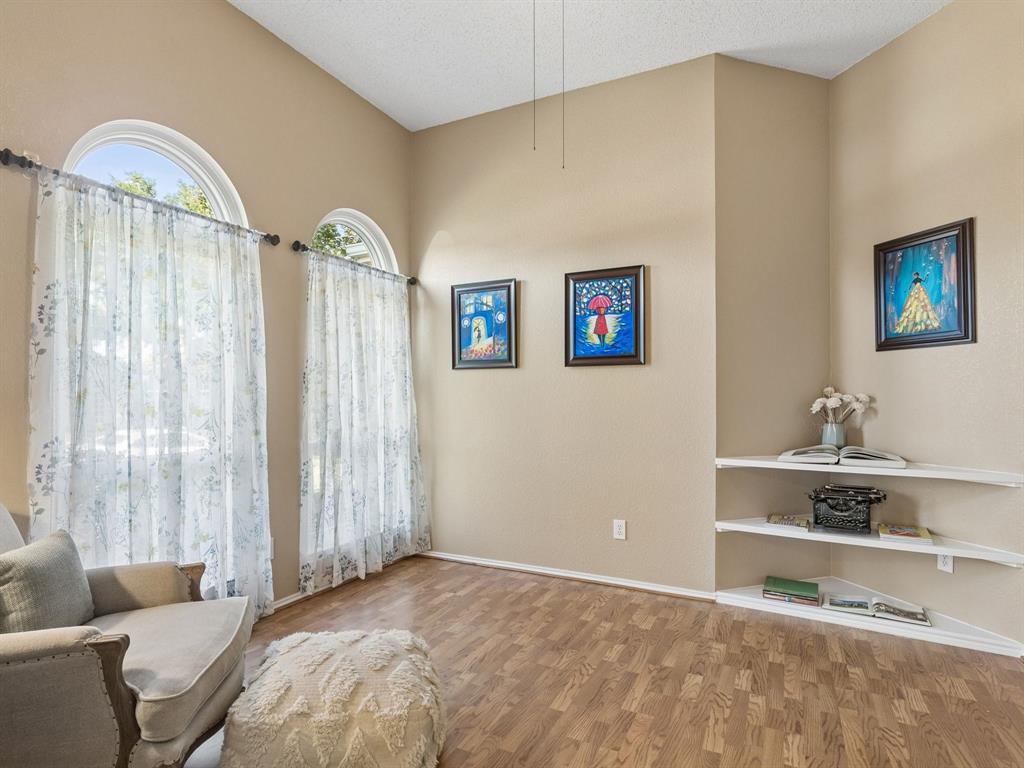1008 E Grubb Drive Property Photo 2