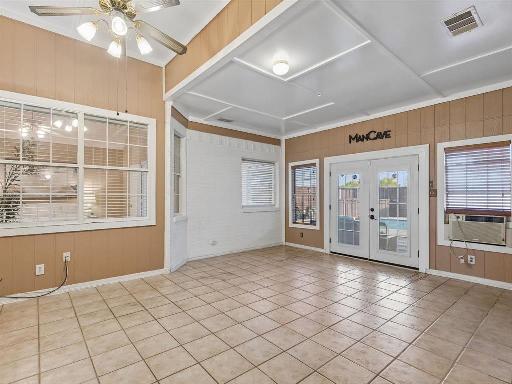 1008 E Grubb Drive Property Photo 14