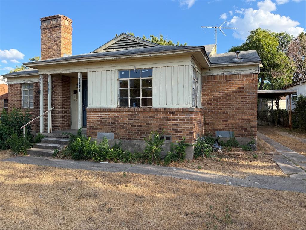 2726 Avon Street Property Photo 1