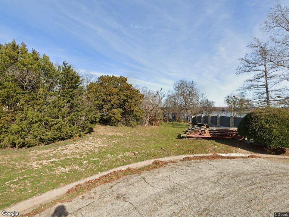 1513 Lakeview Court Property Photo 1
