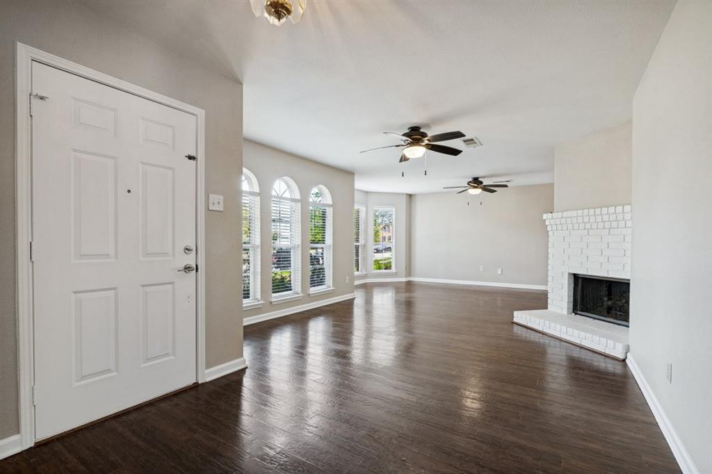 814 Foxwood Lane Property Photo 3