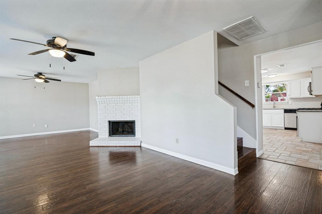 814 Foxwood Lane Property Photo 6