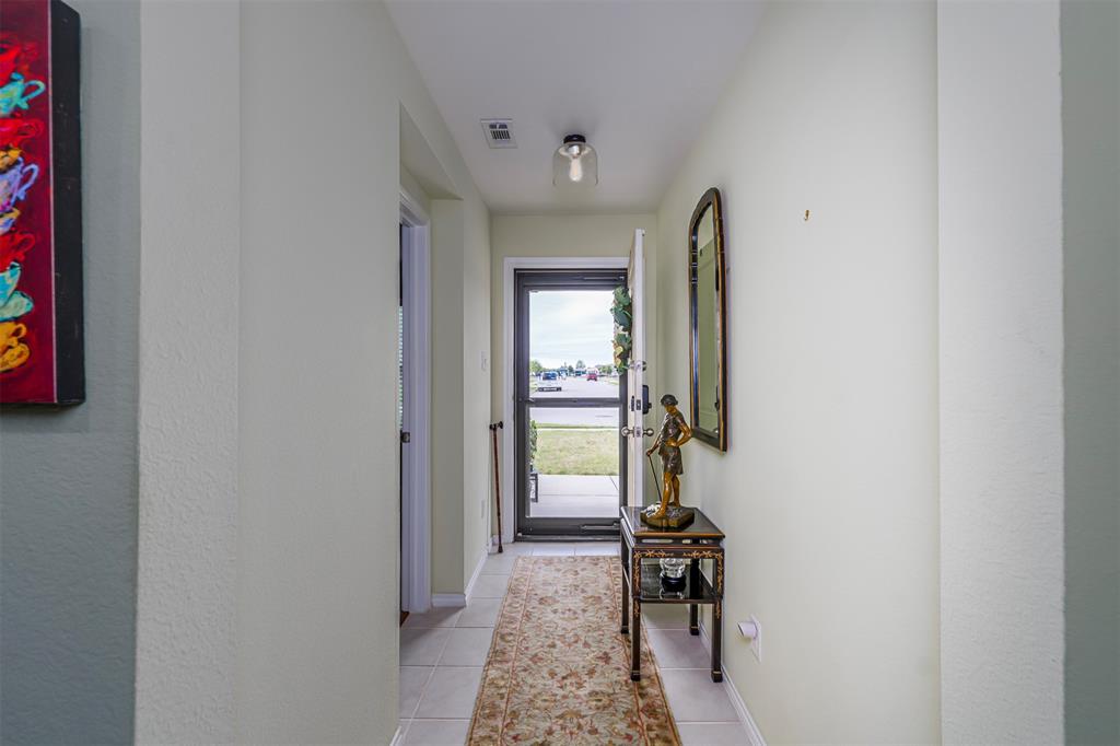 910 Community Way Property Photo 4