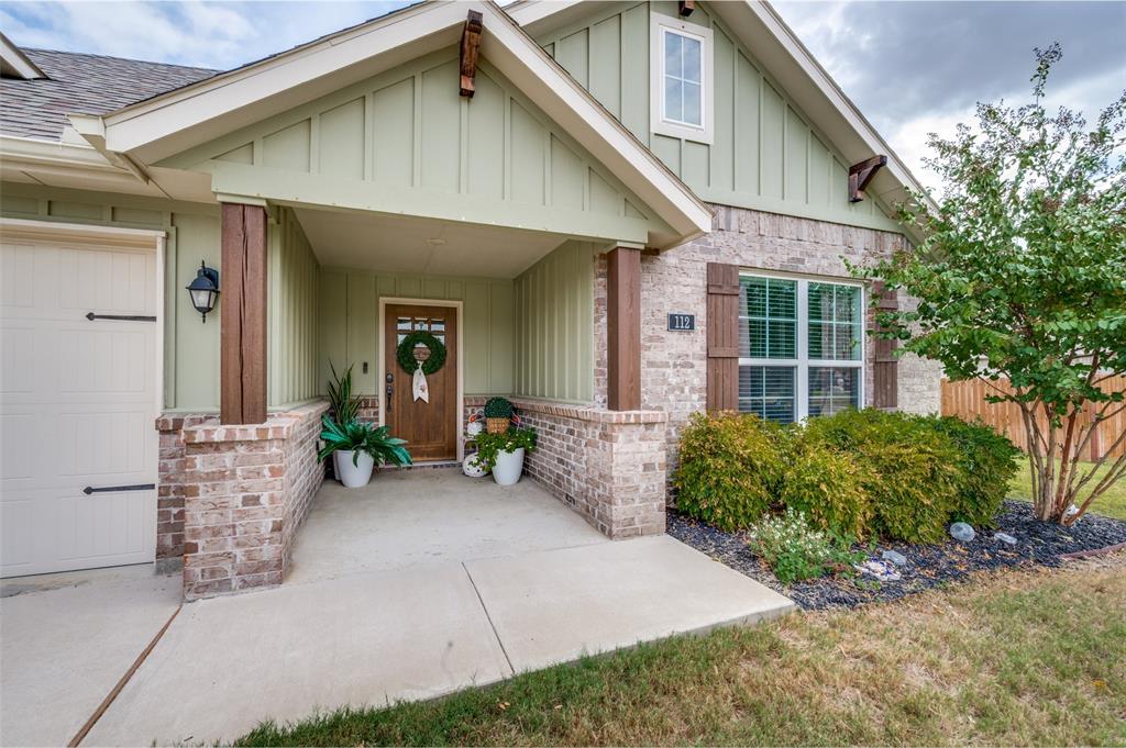 112 Kens Court Property Photo 2